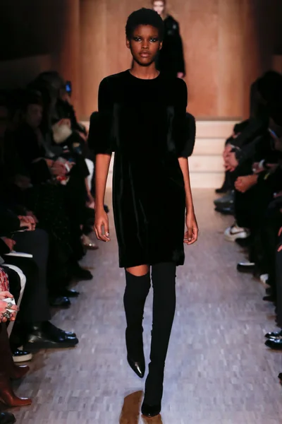 Look 28